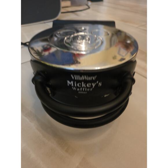 Disney Mickey's Single Waffler VillaWare Mickey Mouse Waffle Maker Model 5555-01 - Picture 3 of 16